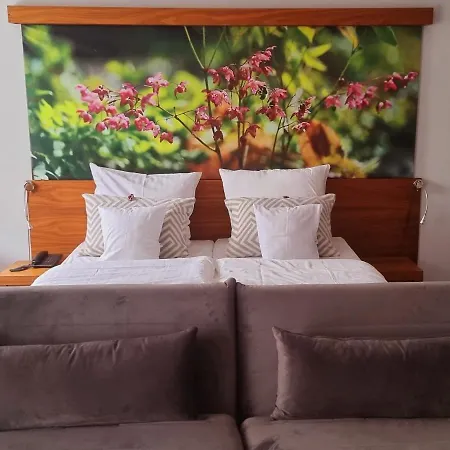 Hotell Szarlota 2*