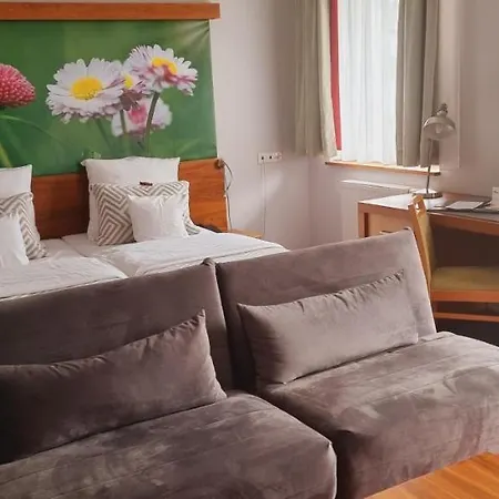 Hotell Szarlota 2*