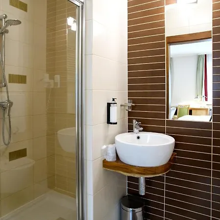 Szarlota Hotell