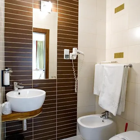 Hotell Szarlota 2*